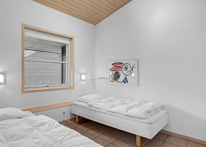 2 Bedroom Beautiful In Feriehus