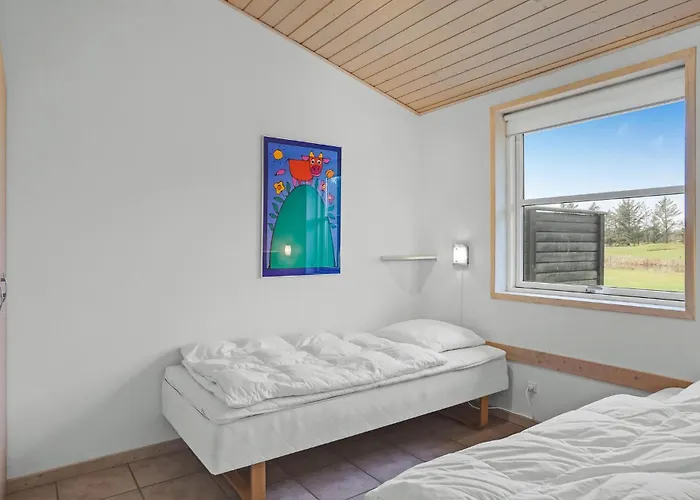 2 Bedroom Beautiful In Feriehus *